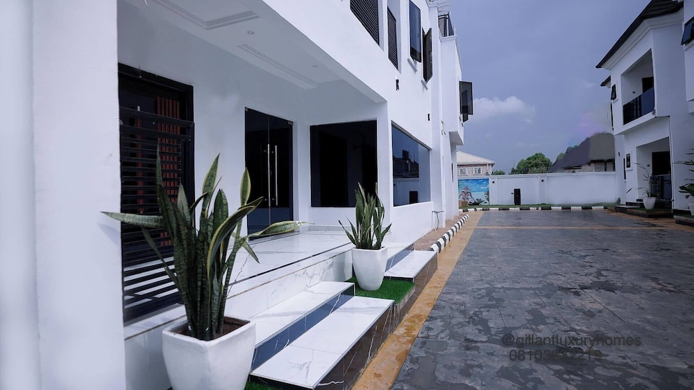 Gilllant Luxury Homes Apartment