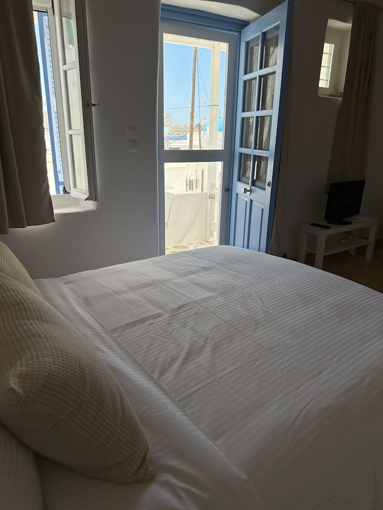 Nesa Paros