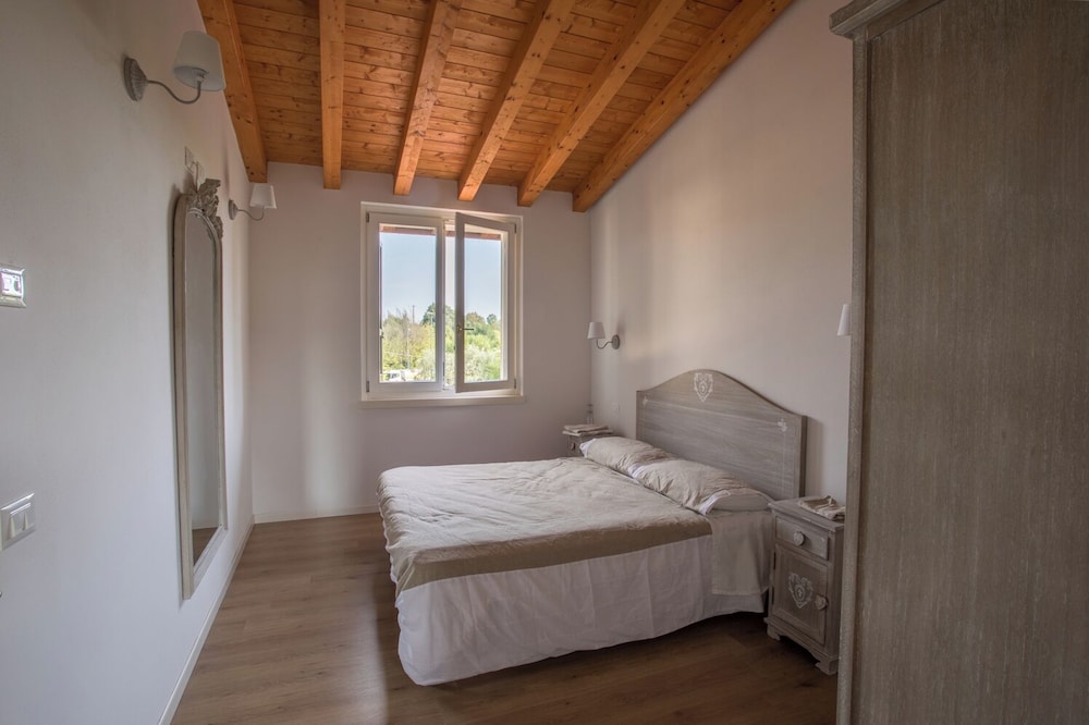 Elegant Lake Garda Villa With Garden