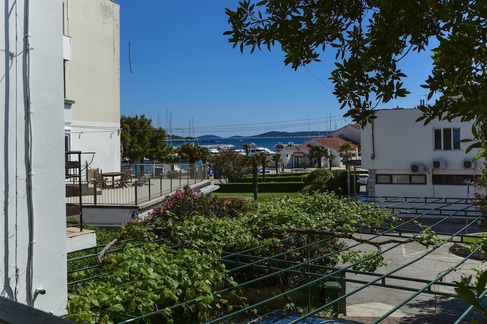 Photo 48