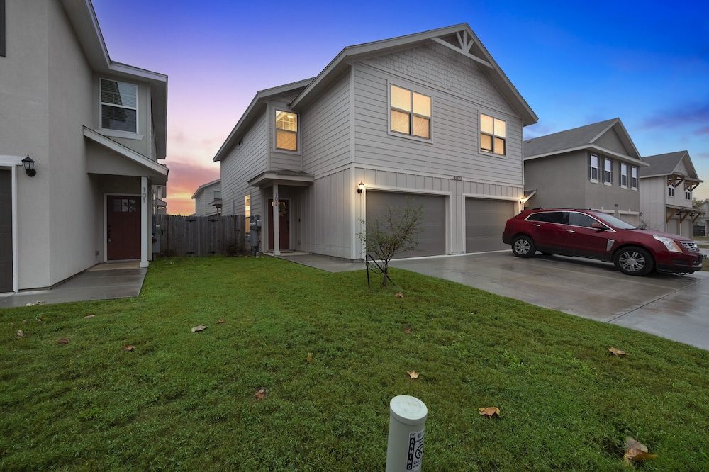 Modern 3br In Gated Community Near Jbsa & Seaworld 3 Bedroom Duplex