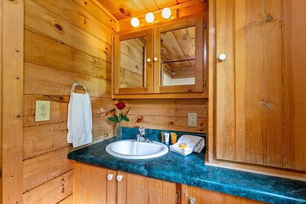 Engadine Inn  Cabins - Property Image 88