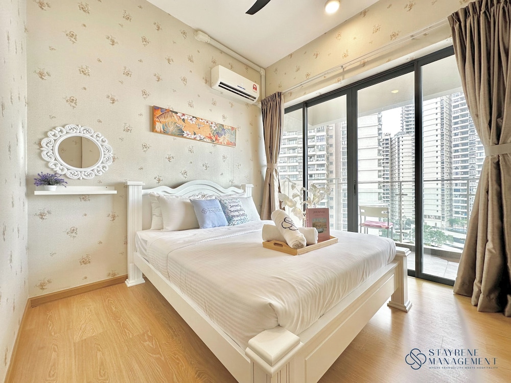 Country Garden Danga Bay Sea View Homestay by Stayrene