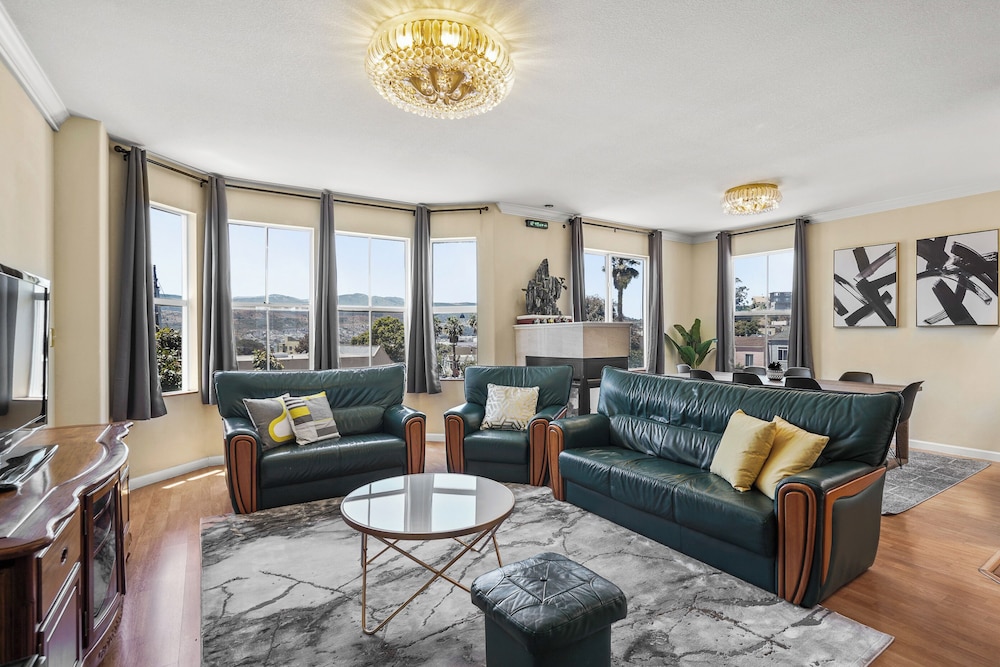 Beautiful 2BR in Silver Terrace