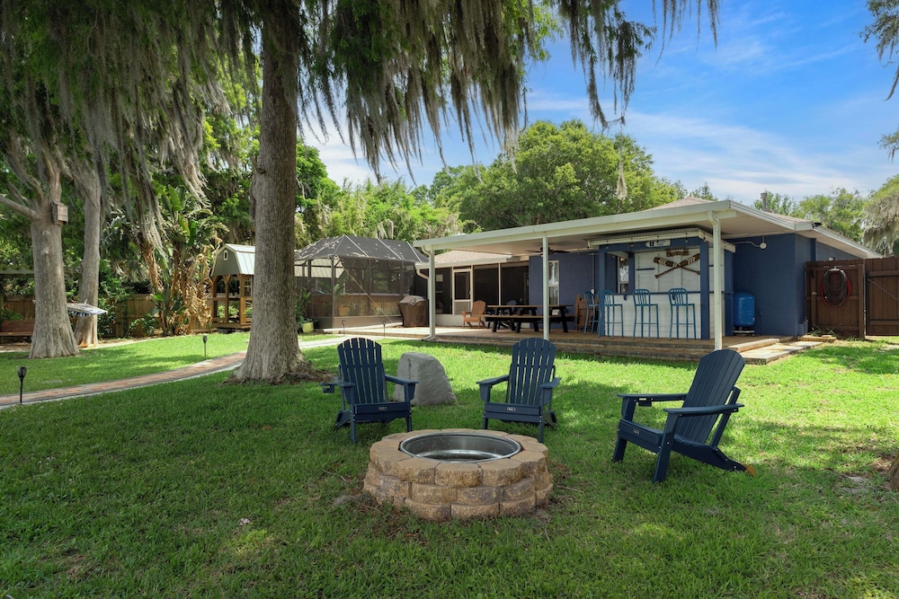Welcoming Little Blue Lakehouse in Crystal River