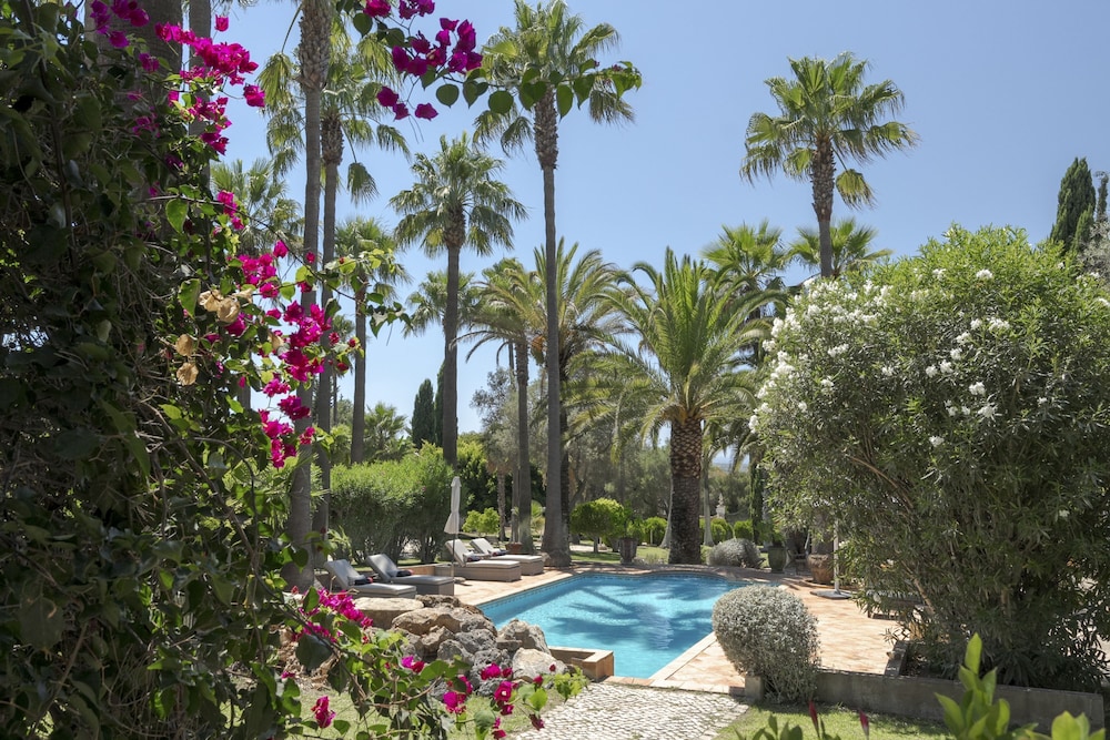 Villa Oasis by Cadenzalux