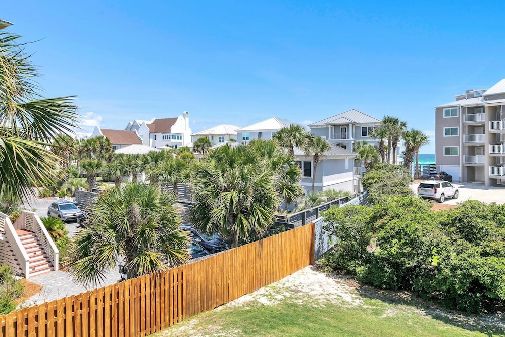 Beachside Villas 823