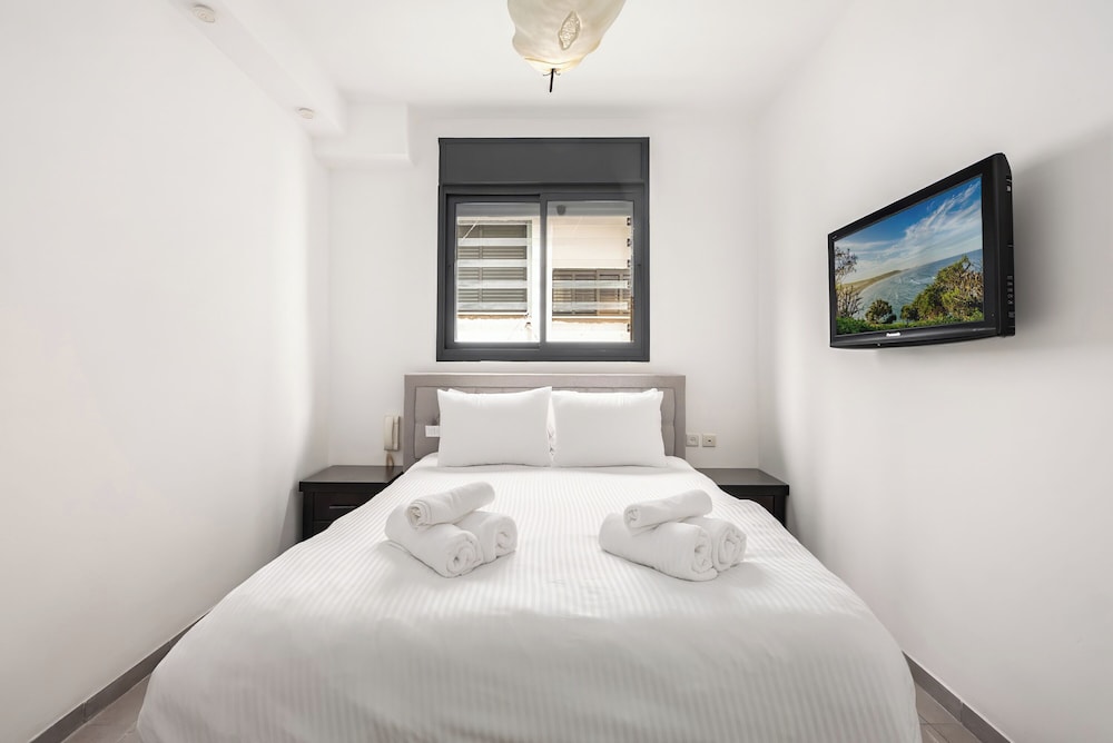 Modern City Apartment by Sea N' Rent