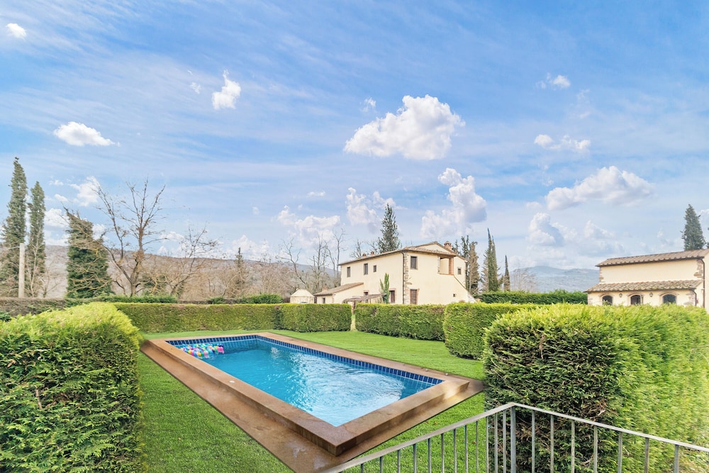 Family Tuscany Villa with private pool