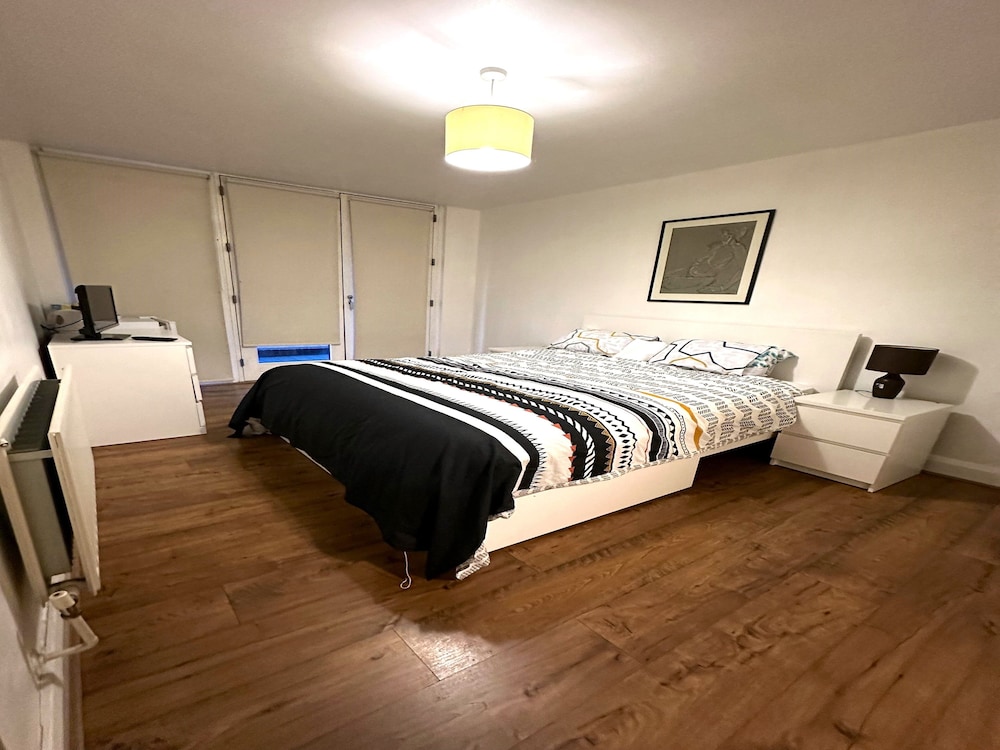 Urban Oasis 2-bed En-suite Apt in Birmingham view 4