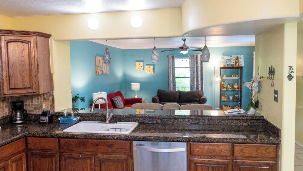 Island Condo - 1st Floor - Pool - Patio