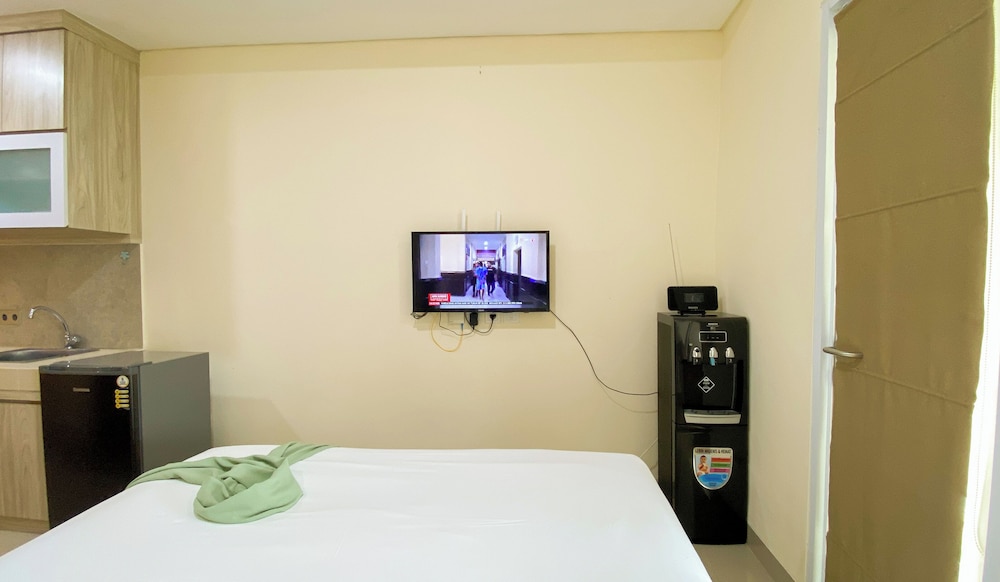 Simple And Spacious Studio Apartment At B Residence