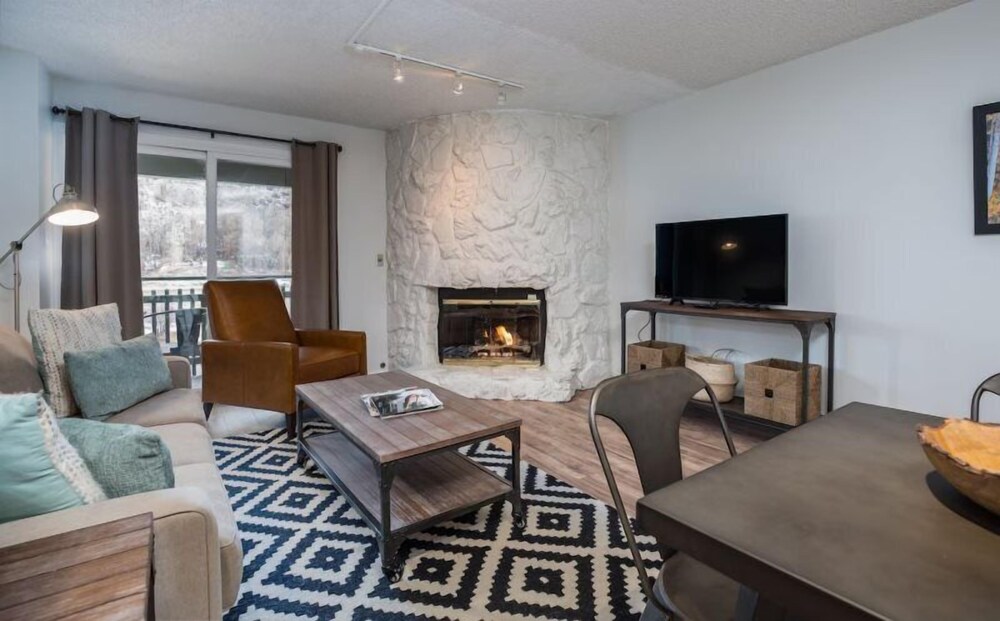 Cozy 1 Bedroom Near Lionshead Village w/ Resort Amenities