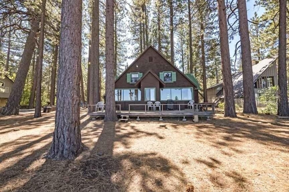 Lake Tahoe Vacations - 3195 Pasadena Avenue 6 Bedroom Home by RedAwning - Property Image 6