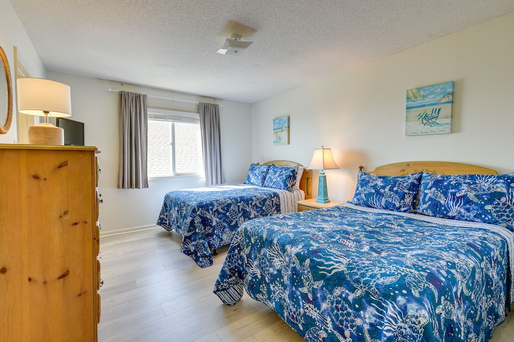 Ocean-view Condo: Walk to Windy Hill Beach! view 4