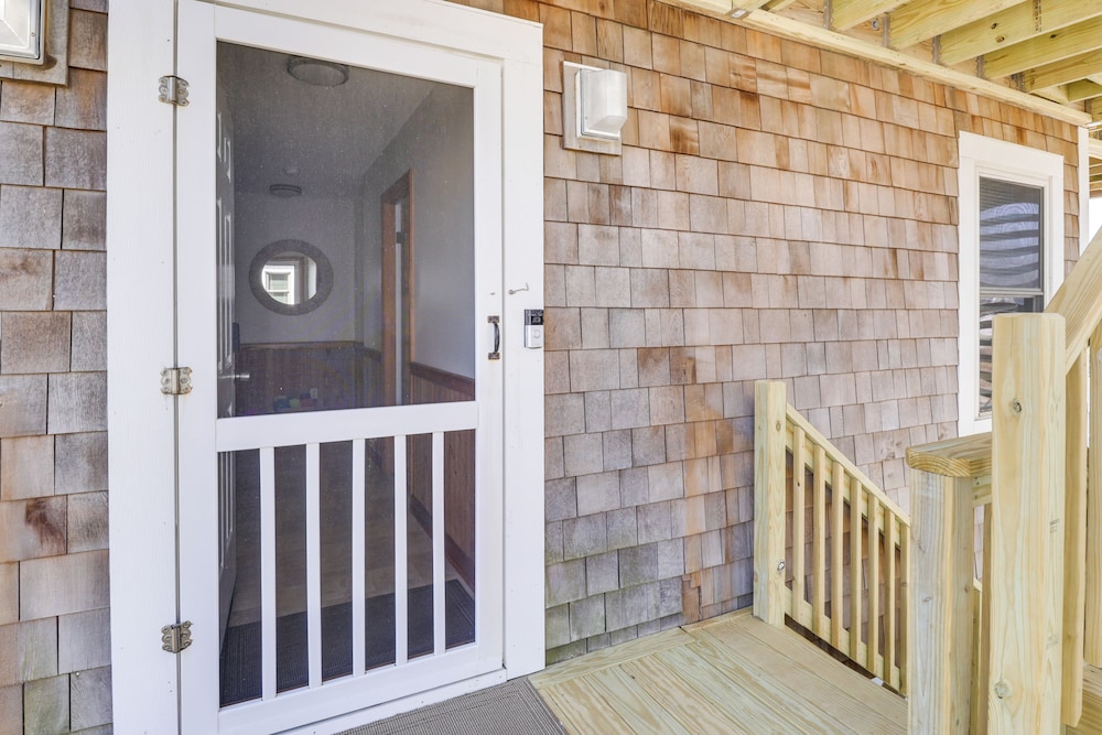 Hot Tub & Ocean Views: Kitty Hawk Haven!