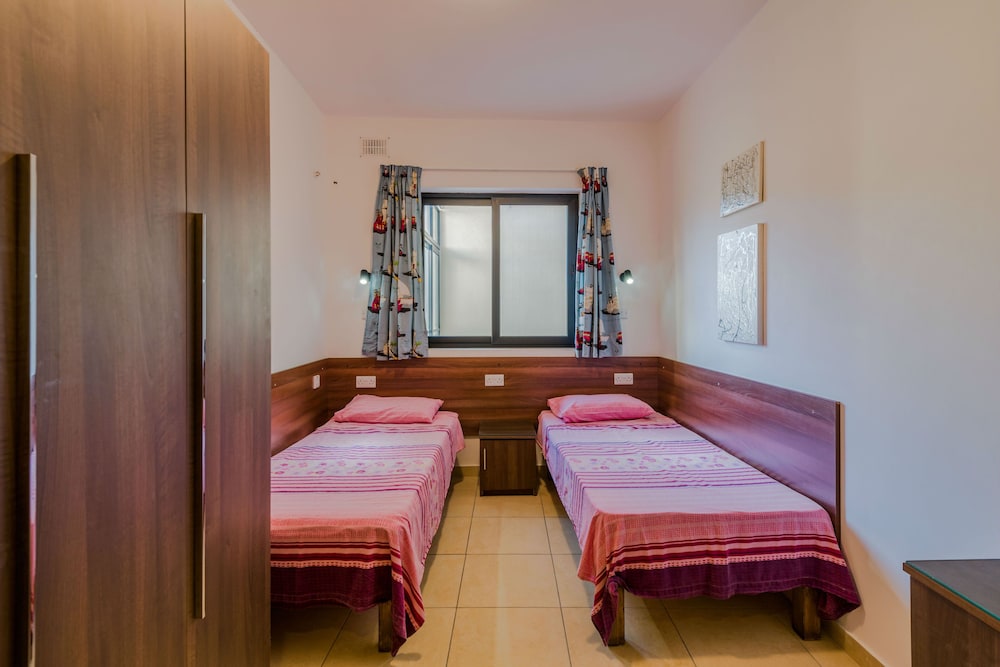 Getawaysmalta - Blue Harbour 2 Seafront 3-bedroom Apt With Large Back Terrace photo 2