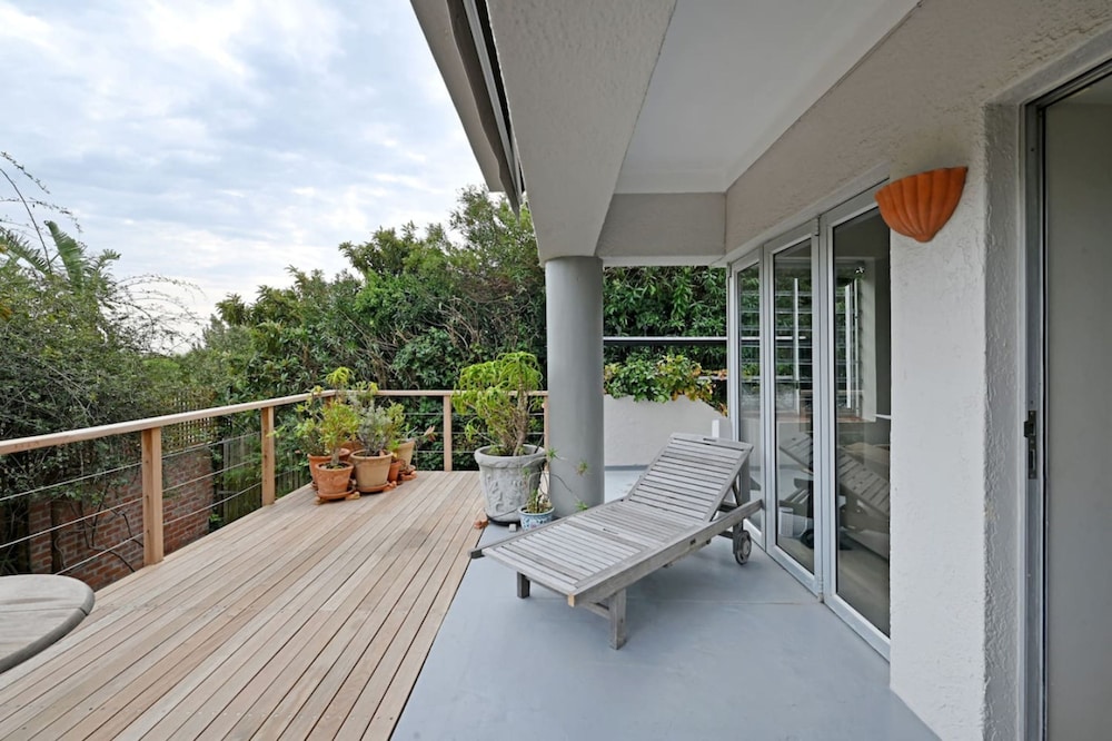 Cozy 2-bed Apartment Below Table Mountain