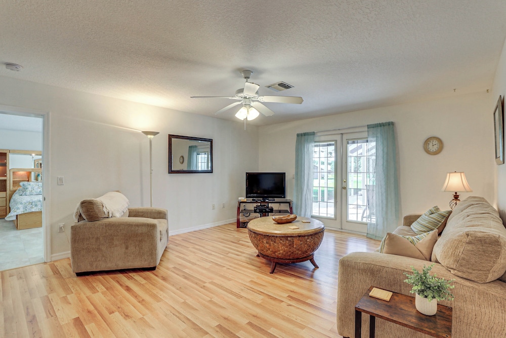 Sunny Sarasota Stay: Screened Pool + Pet Friendly