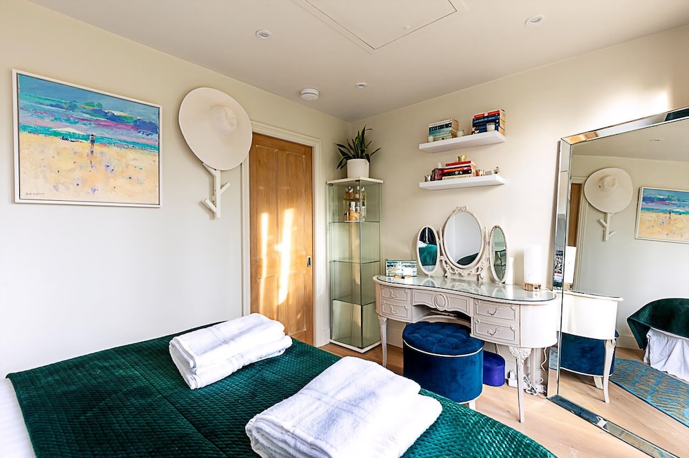 A Stylish Haven Near Portobello Road