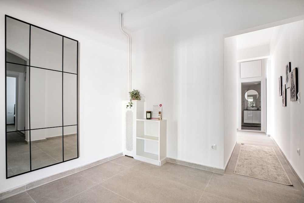 Artsi - 3BR Apt w Balcony in Athens
