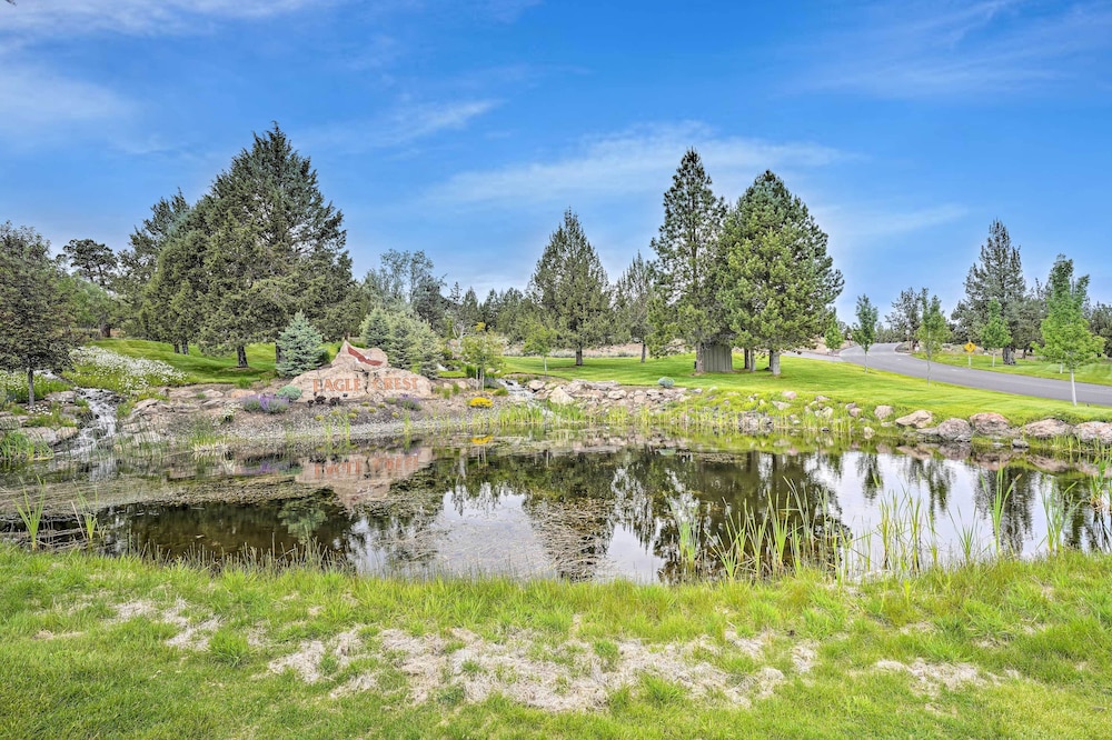 Hike, Fish & Ski: Redmond Escape w/ Hot Tub!