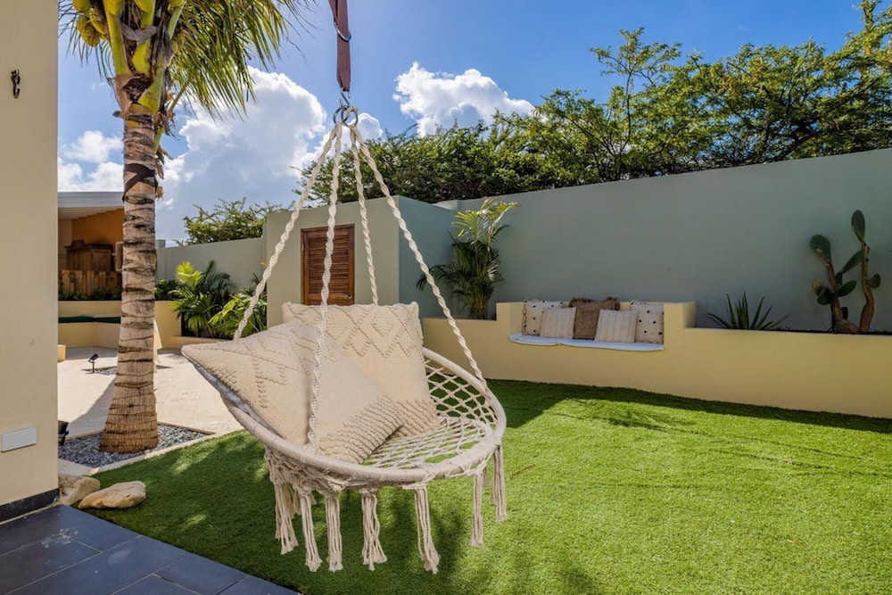 NEW Villa - Beautiful 3BR 2BA With Private Pool