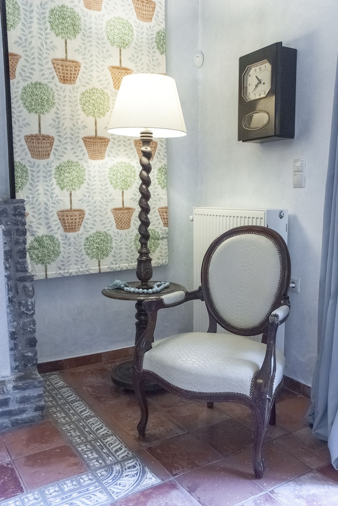 Ostra Menalon Luxury Suites
