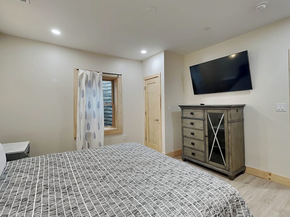 Majestic Manor by Taylor Made Deep Creek