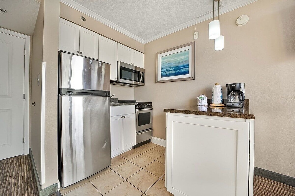 Caravelle 706 1 Bedroom Condo
