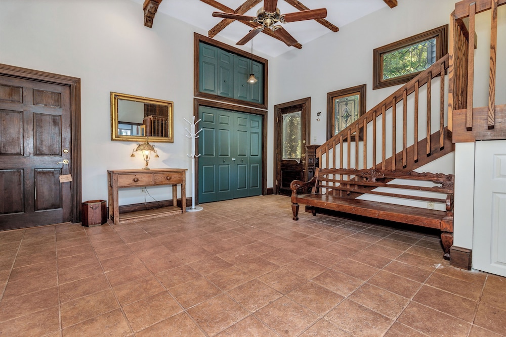 Wolf Creek House
