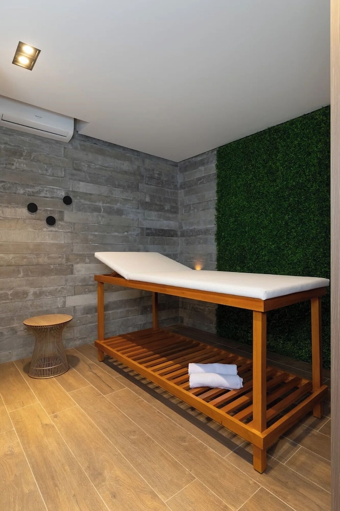Luxury Stay Steps from Praia Brava