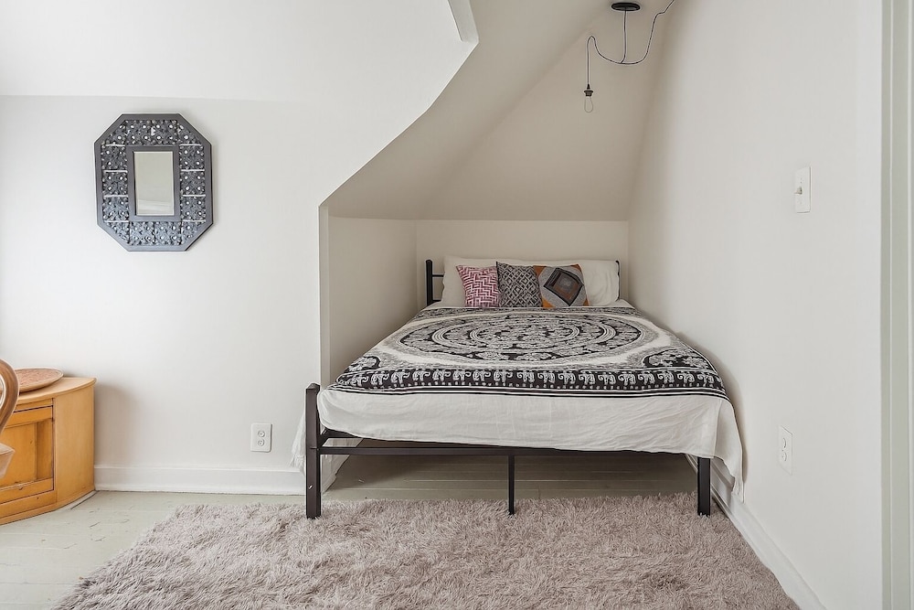 Detroit 6BR House Wifi, Parking, Pet Friendly