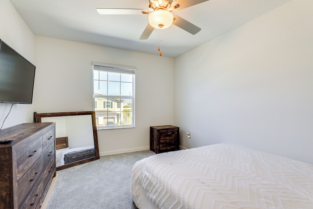6 Mi to Apollo Beach: Townhome w/ Pool Access!