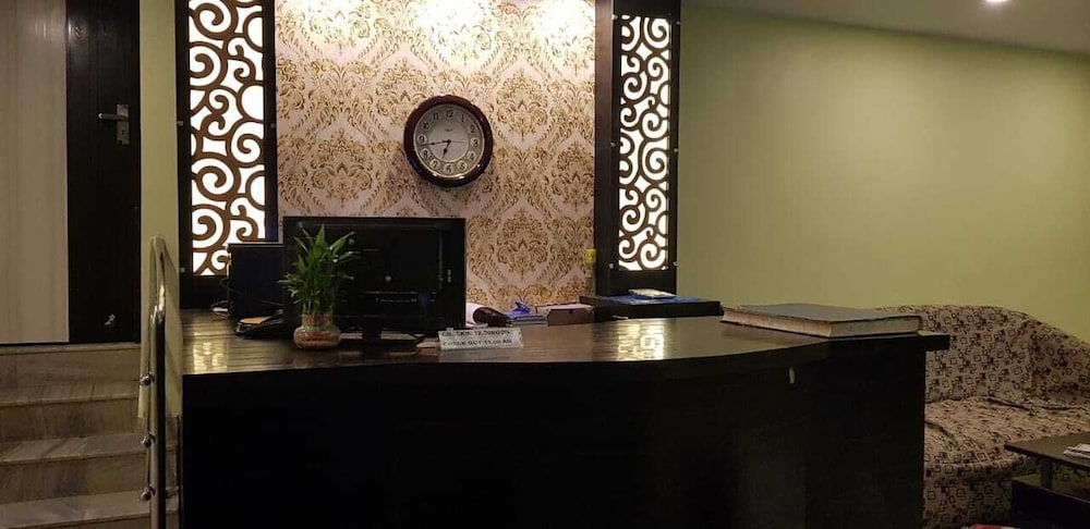 Lobby & Reception
