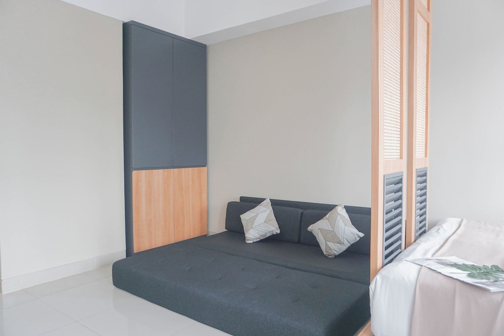 Comfortable Studio Room at LRT City Jatibening