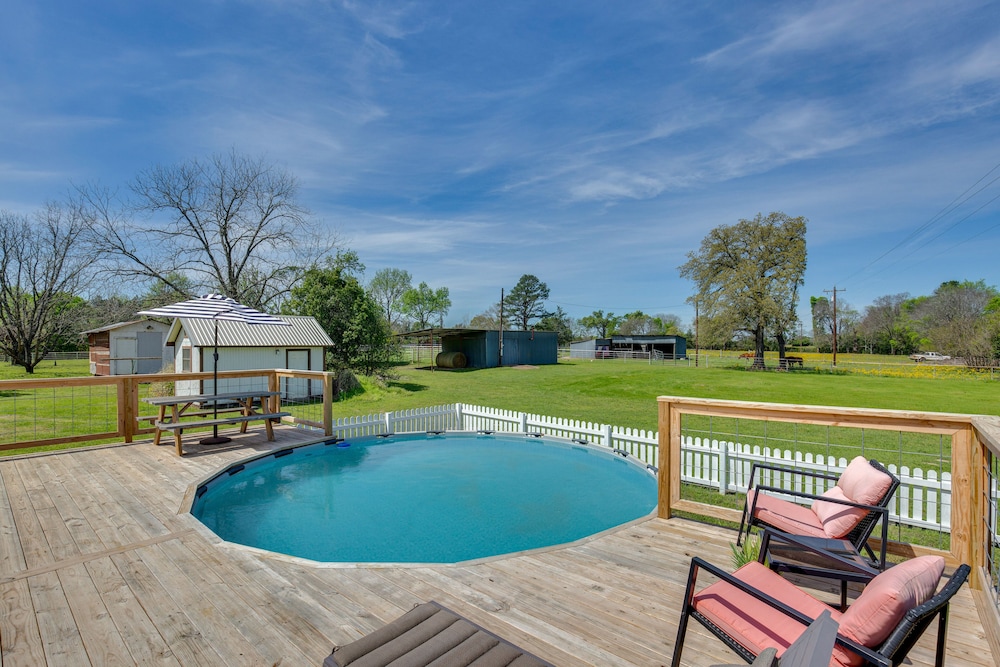 Grapeland Farm Retreat w/ Pool, Grill Fire Pit - Property Image 17