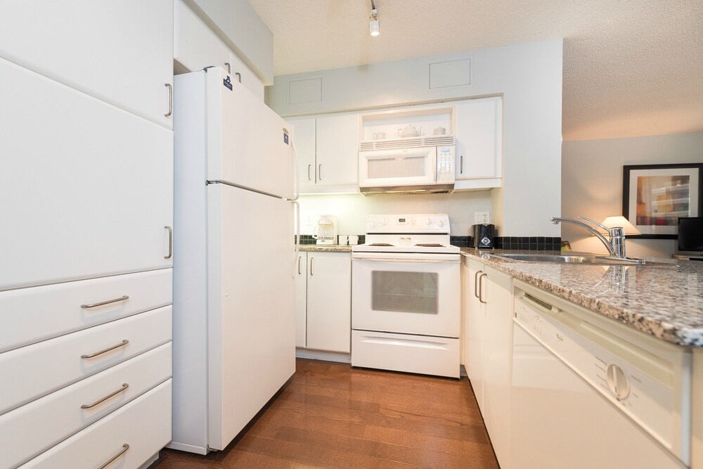 Pelicanstay at Yonge & Sheppard North York