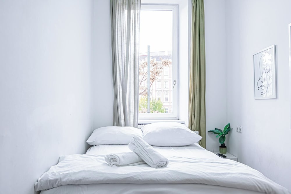 Cozy Room Shared Apt Millennium Tower