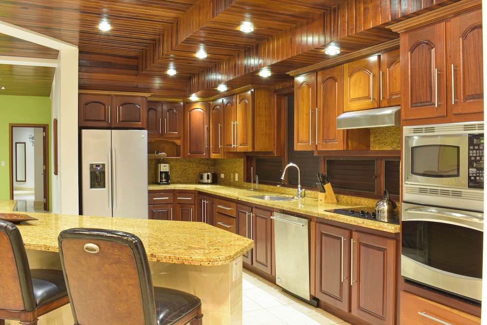 Sheriva Luxury Villas and Suites - Image 4