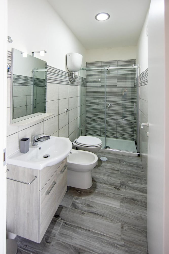 Room in B&B - Palazzo D'aquino - Family Room With Bathroom view 5
