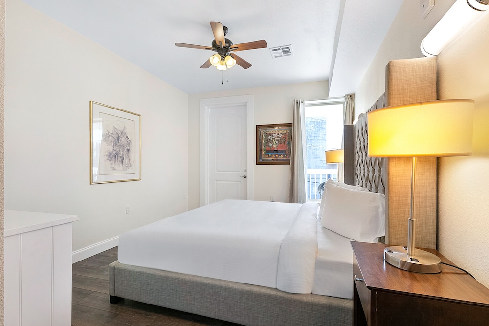 Stunning Condos Near French Quarter view 5