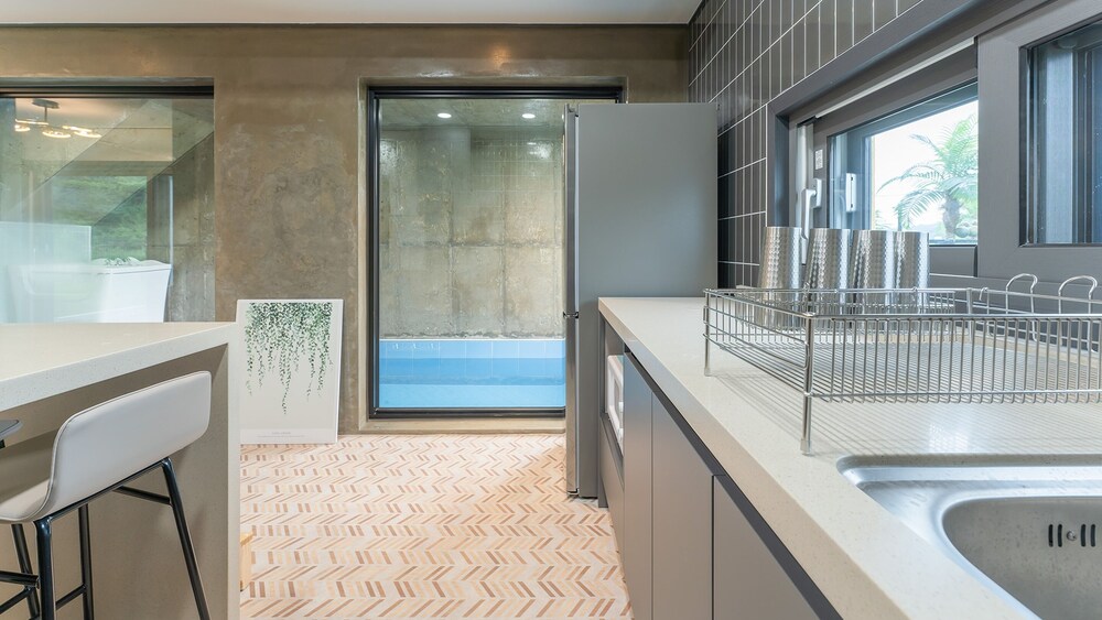 Taean Aloha Oe Pet Pool Villa