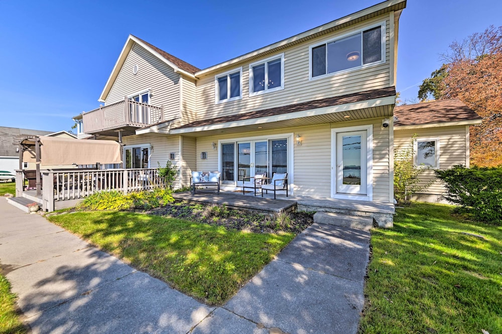 Saratoga Springs Vacations - Charming Saratoga Lake Retreat w/ Dock Access - Property Image 16