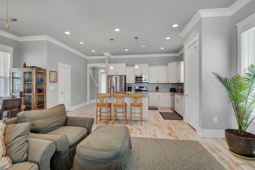 Camp David 4 Bedroom Cottage by RedAwning