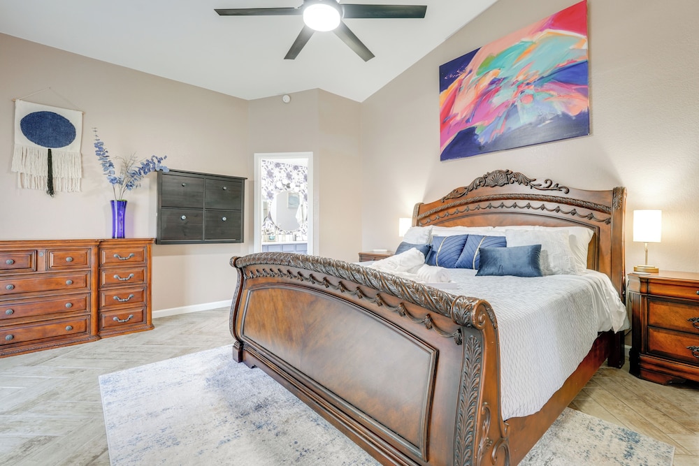 Luxe Outdoor Oasis: 'palm Tree Villa' in Chandler