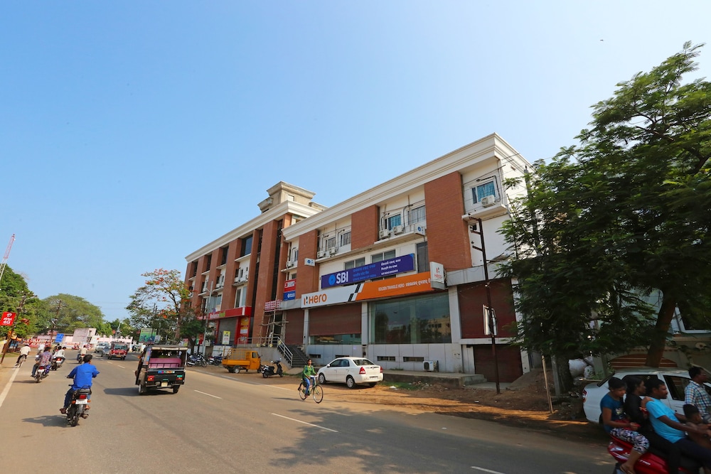 OYO 9048 Hotel Lucifer