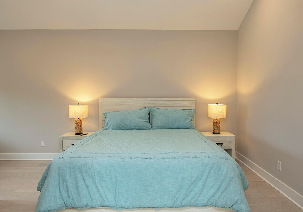 Experience Modern Coastal Living in This Beautifully Designed 4-bed, 4-bath Home