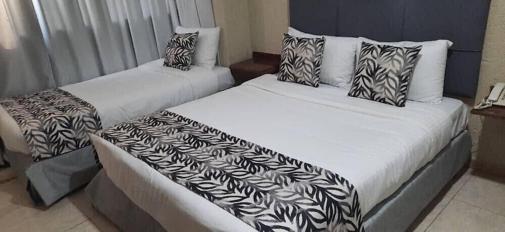 HOTEL MIRAMAR SUITES