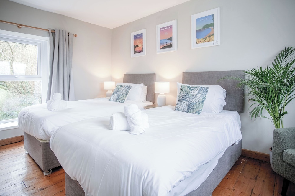 Hill House - 4 Bedroom - Llanrhidian view 5